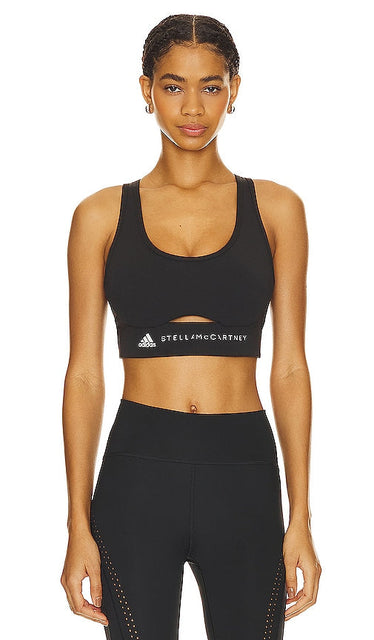 adidas by Stella McCartney Truestrength Yoga Medium Support Sports Bra in Black - adidas by Stella McCartney - Truestrength Yoga - Soutien-gorge de sport à maintien moyen - Noir - adidas by Stella McCartney Truestrength Yoga 中号支撑运动文胸 黑色 - adidas by Stella McCartney Truestrength Yoga Sport-BH mit mittlerem Halt in Schwarz - adidas by Stella McCartney Truestrength Yoga 미디엄 서포트 스포츠 브라(블랙 색상) - Reggiseno sportivo adidas by Stella McCartney Truestrength Yoga a supporto medio in nero