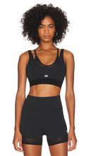 alo Airlift Double Trouble Sports Bra in Black - alo - Airlift Double Trouble - Soutien-gorge de sport - Noir - alo Airlift Double Trouble 黑色运动文胸 - alo Airlift Double Trouble Sport-BH in Schwarz - alo Airlift 더블 트러블 스포츠 브라블랙 색상 - Reggiseno sportivo alo Airlift Double Trouble in nero