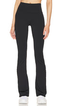 alo Airlift Game Changer High Waist Legging in Black - alo - Airlift Game Changer - Legging taille haute - Noir - alo Airlift Game Changer 黑色高腰打底裤 - alo Airlift Game Changer Leggings mit hoher Taille in Schwarz - alo Airlift Game Changer 하이웨이스트 레깅스 블랙 색상 - alo Airlift Game Changer Leggings a vita alta in nero