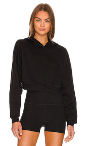 alo Cropped Go Time Padded Hoodie in Black - alo - Go Time - Sweat à capuche rembourré court - Noir - alo 黑色 Go Time 短款衬垫连帽衫 - alo Cropped Go Time Wattierter Kapuzenpullover in Schwarz - alo 크롭트 고타임 패디드 후디블랙 색상 - Felpa con cappuccio imbottita corta Go Time di alo nera