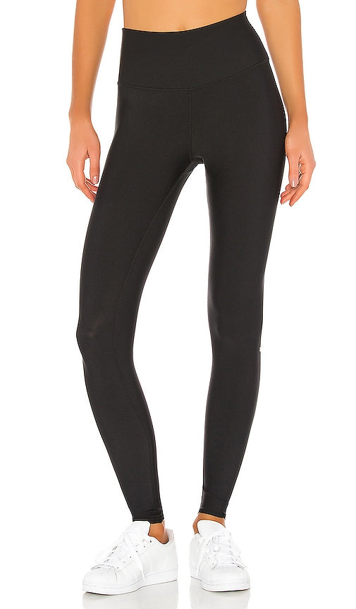alo High Waist Airlift Legging in Black - alo - Legging Airlift taille haute en noir - alo 黑色高腰 Airlift 打底裤 - alo Airlift-Leggings mit hoher Taille in Schwarz - alo 하이웨이스트 에어리프트 레깅스 블랙 색상 - alo Legging Airlift a vita alta in nero