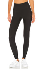 alo High Waist Airlift Legging in Black - alo - Legging Airlift taille haute en noir - alo 黑色高腰 Airlift 打底裤 - alo Airlift-Leggings mit hoher Taille in Schwarz - alo 하이웨이스트 에어리프트 레깅스 블랙 색상 - alo Legging Airlift a vita alta in nero