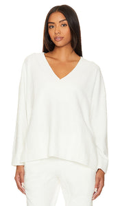 eberjey Boucle V-Neck Top in White - eberjey - Haut bouclé à col en V en blanc - eberjey 白色毛圈圈 V 领上衣 - Eberjey Bouclé-Top mit V-Ausschnitt in Weiß - eberjey 부클 브이넥 탑 화이트 색상 - Top eberjey Boucle con scollo a V in bianco