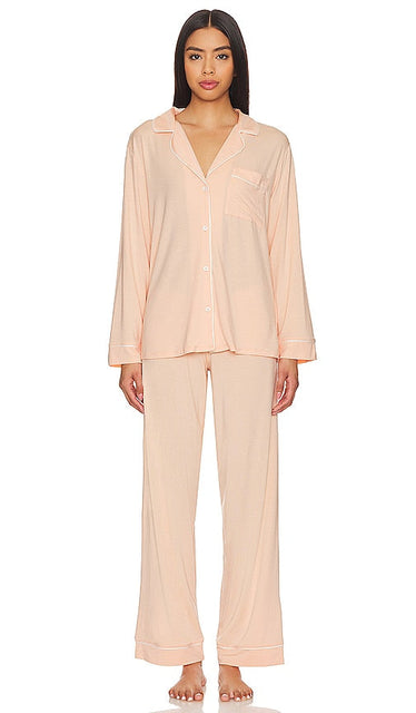 eberjey Gisele Long PJ Set in Peach - eberjey Ensemble pyjama long Gisele en pêche - eberjey Gisele 桃色长睡衣套装 - Eberjey Gisele Langes Pyjama-Set in Pfirsich - eberjey 지젤 롱 파자마 세트 - eberjey Pigiama lungo Gisele color pesca