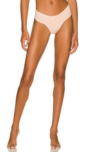eberjey Pima Stretch Cotton Thong in Beige - eberjey String en coton extensible Pima en beige - eberjey 米色比马弹力棉丁字裤 - eberjey Tanga aus Pima-Stretch-Baumwolle in Beige - eberjey Pima 스트레치 코튼 끈팬티 베이지색 - eberjey Perizoma in cotone elasticizzato Pima in beige