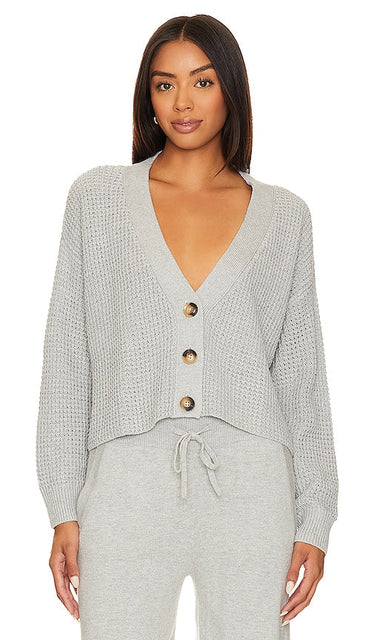 eberjey Recycled Sweater Cropped Cardigan in Grey - eberjey Cardigan court en pull recyclé en gris - eberjey 灰色再生毛衣短款开衫 - Kurzer Cardigan aus recyceltem Eberjey-Pullover in Grau - eberjey Recycled 스웨터 크롭 가디건그레이 색상 - Cardigan corto maglione riciclato eberjey in grigio