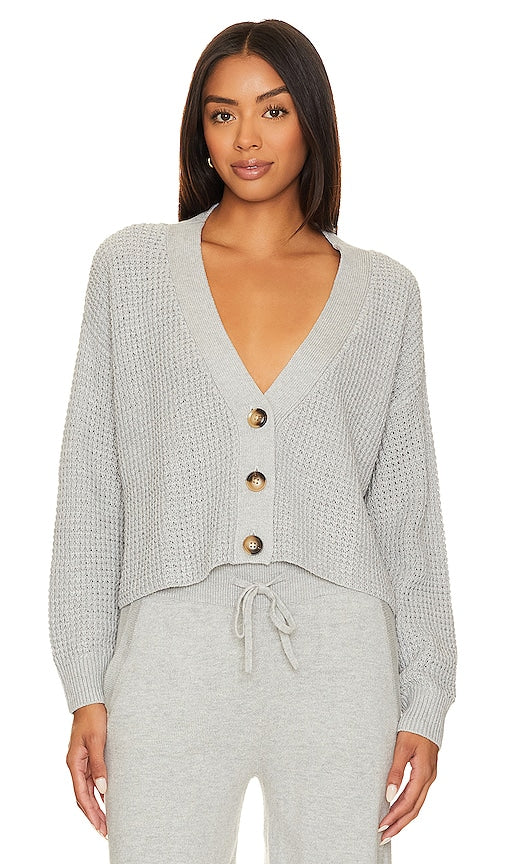 eberjey Recycled Sweater Cropped Cardigan in Grey - eberjey Cardigan court en pull recyclé en gris - eberjey 灰色再生毛衣短款开衫 - Kurzer Cardigan aus recyceltem Eberjey-Pullover in Grau - eberjey Recycled 스웨터 크롭 가디건그레이 색상 - Cardigan corto maglione riciclato eberjey in grigio