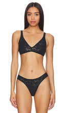 eberjey Soft Stretch Plunge Bralette in Black - eberjey - Bralette plongeante douce et extensible en noir - eberjey 黑色柔软弹力深V文胸 - eberjey Soft Stretch Plunge Bralette in Schwarz - eberjey 소프트 스트레치 플런지 브라렛 블랙 색상 - eberjey bralette morbida elasticizzata con scollo profondo in nero
