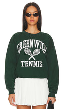firstport Greenwich Tennis Crewneck Sweatshirt in Dark Green - firstport - Greenwich Tennis - Sweat ras du cou - Vert foncé - Firstport 格林威治网球圆领运动衫 深绿色 - Firstport Greenwich Tennis-Sweatshirt mit Rundhalsausschnitt in Dunkelgrün - firstport 그리니치 테니스 크루넥 스웻셔츠 색상 - Felpa girocollo da tennis firstport Greenwich in verde scuro