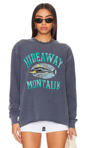 firstport x Hideaway Montauk Crewneck Sweashirt in Slate - firstport x Hideaway Montauk - Sweat-shirt ras du cou en ardoise - Firstport x Hideaway Montauk 板岩色圆领运动衫 - Firstport x Hideaway Montauk Sweatshirt mit Rundhalsausschnitt in Schiefer - firstport x Hideaway Montauk 크루넥 스웨트셔츠 - Felpa girocollo firstport x Hideaway Montauk color ardesia
