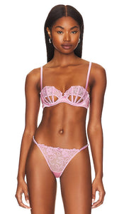 fleur du mal Bella Embroidery Boned Cutout Bra in Pink - fleur du mal Soutien-gorge désossé brodé Bella en rose - fleur du mal Bella 粉色刺绣胶骨镂空文胸 - fleur du mal Bella Stickerei-BH mit Knochenausschnitt und Cutout in Rosa - fleur du Mal Bella 자수 본드 컷아웃 브라 (핑크) - fleur du mal Reggiseno ritagliato con disossatura ricamato Bella in rosa