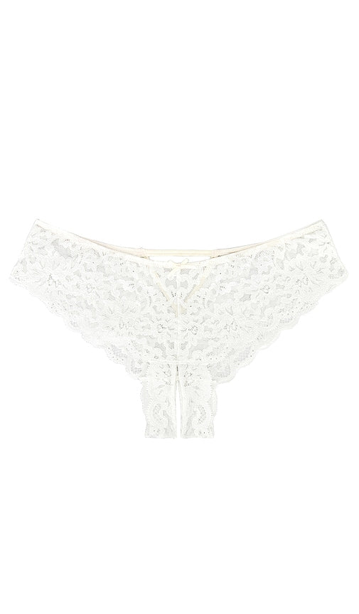 fleur du mal Charlotte Lace Crotchless Panty in Ivory - fleur du mal Charlotte Lace Crotchless Panty en Ivoire - Fleur du mal Charlotte 象牙色蕾丝开裆内裤 - fleur du mal Spitzenhöschen „Charlotte“ ohne Schritt in Elfenbein - fleur du mal Charlotte 레이스 크로치리스 팬티 아이보리 색상 - fleur du mal Charlotte Lace Crotchless Panty in avorio