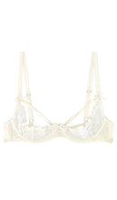 fleur du mal Charlotte Lace Peakaboo Bra in Ivory - fleur du mal Charlotte Lace Peakaboo Bra in Ivory - Fleur du mal Charlotte 蕾丝 Peakaboo 象牙色文胸 - fleur du mal Charlotte Spitzen-Peakaboo-BH in Elfenbein - fleur du mal 아이보리 색상의 Charlotte 레이스 피카부 브라 - fleur du mal Reggiseno Charlotte Lace Peakaboo in avorio