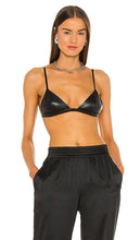 fleur du mal Faux Leather Triangle Bra in Black - fleur du mal Soutien-gorge triangle en similicuir noir - 黑色 Fleur du mal 人造皮革三角文胸 - fleur du mal Triangel-BH aus Kunstleder in Schwarz - fleur du Mal 인조 가죽 트라이앵글 브라블랙 색상 - fleur du mal Reggiseno a triangolo in ecopelle nera