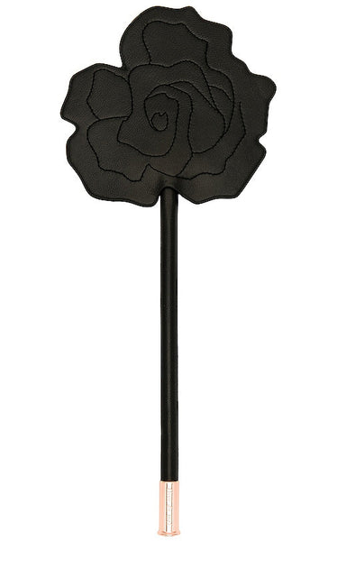 fleur du mal Leather Rose Shaped Paddle in Black - fleur du mal Pagaie en cuir en forme de rose en noir - fleur du mal 黑色皮革玫瑰形桨 - fleur du mal Leder-Paddel in Rosenform in Schwarz - fleur du Mal 가죽 로즈 셰이프 패들블랙 색상 - fleur du mal Pagaia in pelle a forma di rosa in nero