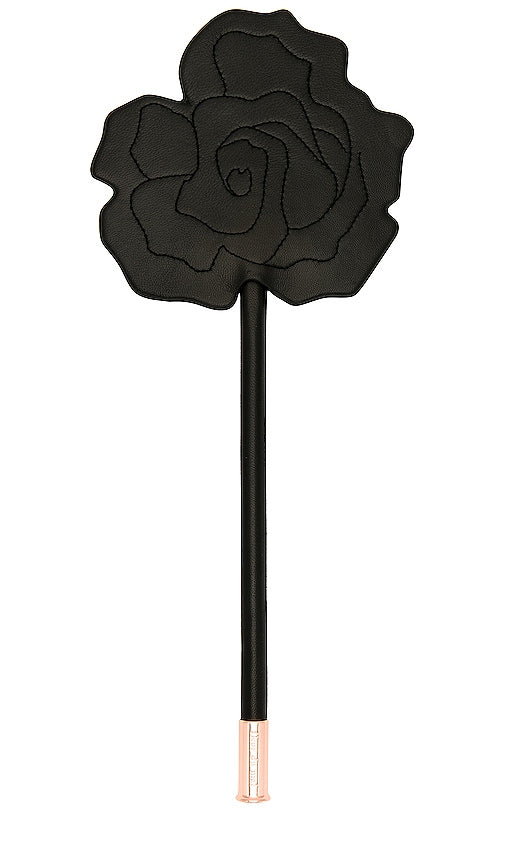 fleur du mal Leather Rose Shaped Paddle in Black - fleur du mal Pagaie en cuir en forme de rose en noir - fleur du mal 黑色皮革玫瑰形桨 - fleur du mal Leder-Paddel in Rosenform in Schwarz - fleur du Mal 가죽 로즈 셰이프 패들블랙 색상 - fleur du mal Pagaia in pelle a forma di rosa in nero