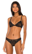 fleur du mal Lily Demi Bra in Black - fleur du mal Lily Demi Soutien-Gorge en Noir - 黑色 Fleur du mal Lily 半罩杯文胸 - fleur du mal Lily Demi-BH in Schwarz - fleur du mal 릴리 데미 브라블랙 색상 - fleur du mal Lily Demi Reggiseno in nero