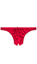 fleur du mal Luxe Crotchless Thong in Dark Green - fleur du mal Luxe String sans entrejambe en vert foncé - fleur du mal 深绿色奢华开裆丁字裤 - fleur du mal Luxe Ouvert Tanga in Dunkelgrün - fleur du mal Luxe 다크 그린 컬러의 크로치리스 끈팬티 - fleur du mal Perizoma Luxe senza cavallo in verde scuro