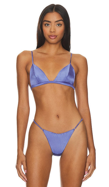 fleur du mal Luxe Triangle Bra in Blue - fleur du mal Luxe Triangle Bra en Bleu - Fleur du mal 蓝色奢华三角文胸 - fleur du mal Luxe Triangel-BH in Blau - fleur du Mal Luxe 트라이앵글 브라블루 색상 - fleur du mal Reggiseno a triangolo di lusso in blu