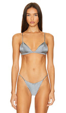 fleur du mal Luxe Triangle Bra in Grey - fleur du mal Luxe Triangle Bra en Gris - Fleur du mal 灰色奢华三角文胸 - fleur du mal Luxe Triangel-BH in Grau - fleur du Mal Luxe 트라이앵글 브라그레이 색상 - fleur du mal Reggiseno a triangolo di lusso in grigio