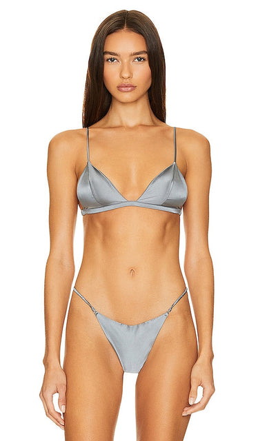 fleur du mal Luxe Triangle Bra in Grey - fleur du mal Luxe Triangle Bra en Gris - Fleur du mal 灰色奢华三角文胸 - fleur du mal Luxe Triangel-BH in Grau - fleur du Mal Luxe 트라이앵글 브라그레이 색상 - fleur du mal Reggiseno a triangolo di lusso in grigio