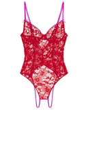 fleur du mal Magnolia Lace Ouvert Bodysuit in Red - fleur du mal Body ouvert en dentelle Magnolia en rouge - fleur du mal Magnolia 蕾丝 Ouvert 红色连体衣 - fleur du mal Magnolia Spitzen-Ouvert-Body in Rot - fleur du mal Magnolia 레이스 Ouvert 바디수트 (레드 색상) - fleur du mal Magnolia Lace Ouvert Body in rosso