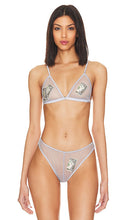 fleur du mal Money Embroidery Bra in Blue - fleur du mal Soutien-gorge brodé Money en bleu - fleur du mal 蓝色金钱刺绣文胸 - fleur du mal Geld-Stickerei-BH in Blau - fleur du Mal 머니 자수 브라 블루 색상 - fleur du mal Reggiseno con ricamo Money in blu