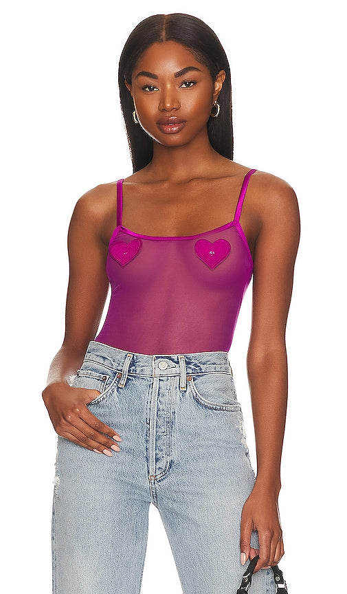 fleur du mal Queen Of Hearts Bodysuit in Fuchsia - fleur du mal Body Queen Of Hearts en Fuchsia - Fleur du mal 紫红色 Queen Of Hearts 连体衣 - fleur du mal Body „Königin der Herzen“ in Fuchsia - fleur du Mal Queen Of Hearts 바디수트 - fleur du mal Body Regina di Cuori in fucsia