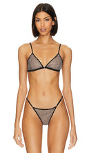 fleur du mal Rhinestone Fishnet Triangle Bra in Black - fleur du mal Soutien-gorge triangle résille strassé noir - 黑色 fleur du mal 水钻渔网三角文胸 - fleur du mal Strass-Fischnetz-Triangel-BH in Schwarz - fleur du mal 블랙 라인스톤 피시넷 트라이앵글 브라 - fleur du mal Reggiseno a triangolo a rete con strass in nero