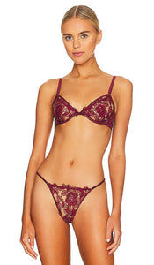 fleur du mal Rose Embroidery Demi Bra in Wine - fleur du mal Soutien-gorge corbeille brodé rose - Vin - fleur du mal 酒红色玫瑰刺绣半胸罩 - fleur du mal Demi-BH mit Rosenstickerei in Weinrot - fleur du mal 로즈 자수 데미 브라 인 와인 - fleur du mal Rose Ricamo Demi Reggiseno in Vino