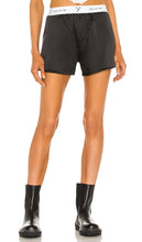 fleur du mal Unisex Washable Silk Boxers in Black - fleur du mal Boxer unisexe en soie lavable en noir - fleur du mal 男女通用可水洗黑色真丝平角内裤 - fleur du mal Unisex waschbare Seiden-Boxershorts in Schwarz - fleur du Mal 유니섹스 워셔블 실크 사각팬티 블랙 색상 - fleur du mal Boxer unisex in seta lavabile in nero