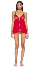 fleur du mal Velvet Lily Embroidery Babydoll Teddy in Red - fleur du mal Teddy Teddy Babydoll en Velours Lily Brodé en Rouge - fleur du mal 天鹅绒百合刺绣娃娃装红色泰迪熊 - fleur du mal Babydoll-Teddybär aus Samt mit Lily-Stickerei in Rot - fleur du Mal 벨벳 릴리 자수 베이비돌 테디 레드 색상 - fleur du mal Babydoll in velluto con ricamo giglio in rosso
