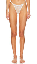 homebodii Sydney G String in White - homebodii Sydney G String en blanc - homebodii 悉尼 G 弦白色 - homebodii Sydney G-String in Weiß - homebodii 시드니 G 스트링 화이트 색상 - homebodii Sydney G String in bianco