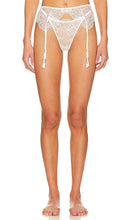 homebodii Sydney Suspender in White - homebodii Sydney Porte-Jarretelles en Blanc - homebodii Sydney 白色吊带 - homebodii Sydney Hosenträger in Weiß - homebodii 시드니 서스펜더 화이트 색상 - homebodii Bretella Sydney in bianco