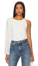 krisa One Sleeve Infinity Blouse in Cream - Krisa - Blouse Infinity à une manche en crème - krisa 奶油色单袖无限衬衫 - krisa One Sleeve Infinity Bluse in Creme - krisa 원슬리브 인피니티 블라우스 - Krisa Camicetta Infinity con una manica in crema