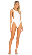 lovewave The Kerr One Piece in White - lovewave The Kerr une pièce en blanc - lovewave The Kerr 一件白色单品 - lovewave Der Kerr-Einteiler in Weiß - lovewave THE Kerr 원피스 화이트 색상 - lovewave Il costume intero Kerr in bianco
