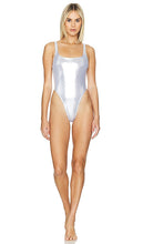 lovewave The Xoe One Piece in Metallic Silver - lovewave The Xoe One Piece en argent métallisé - lovewave Xoe 一件式金属银色 - lovewave Der Xoe-Einteiler in Metallic-Silber - lovewave THE XOE 원피스 - lovewave Il pezzo unico Xoe in argento metallizzato