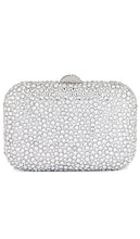 olga berg Casey Hot Fix Encrusted Clutch in Metallic Silver - Olga Berg - Pochette incrustée Casey Hot Fix en argent métallisé - olga berg Casey Hot Fix 金属银镶嵌手拿包 - Olga Berg Casey Hot Fix Clutch mit Kruste in Metallic-Silber - olga berg Casey Hot Fix 메탈릭 실버 소재의 인크러스트 클러치 - Olga Berg Pochette Casey Hot Fix incrostata in argento metallizzato