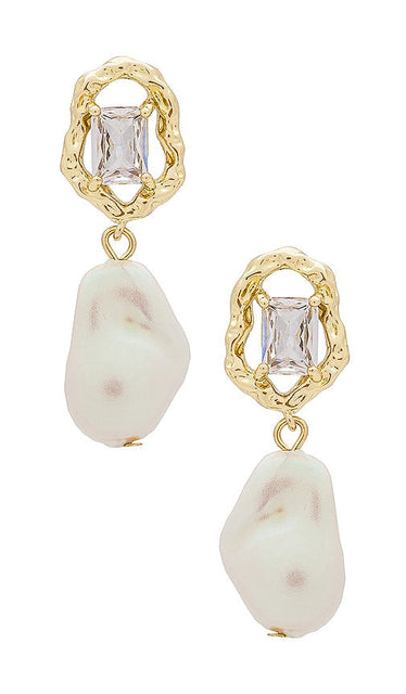 petit moments Abigail Earrings in White