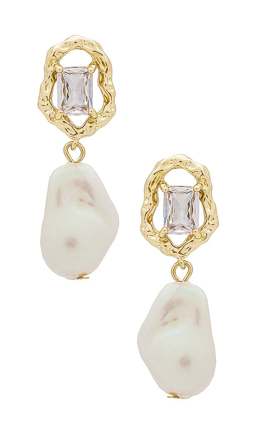 petit moments Abigail Earrings in White