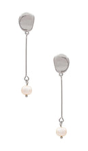 petit moments Kylie Earrings in Metallic Silver