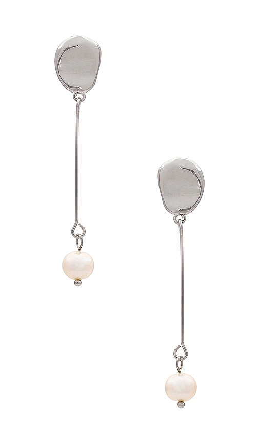 petit moments Kylie Earrings in Metallic Silver