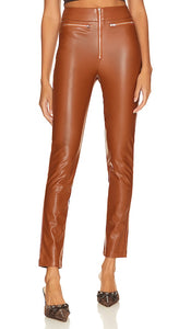 superdown Adonia Zipper Front Pant in Cognac - superdown Pantalon Adonia avec fermeture éclair sur le devant, Cognac - superdown Adonia 干邑色前拉链长裤 - superdown Adonia Reißverschluss-Vorderhose in Cognac - superdown Adonia 지퍼 프론트 팬츠 - Pantaloni anteriori con cerniera Adonia superdown in cognac