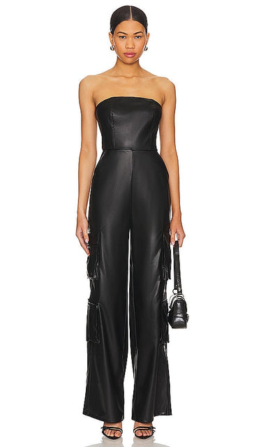 superdown Alice Faux Leather Jumpsuit in Black - superdown Combinaison en simili cuir Alice en noir - superdown Alice 黑色人造皮革连身裤 - superdown Alice Kunstleder-Overall in Schwarz - superdown Alice 인조 가죽 점프수트 블랙 색상 - Superdown Alice Tuta in ecopelle nera