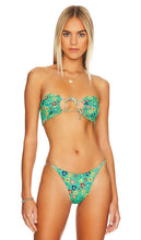 superdown Alina Bikini Top in Green - superdown Haut de bikini Alina en vert - superdown Alina 绿色比基尼上衣 - superdown Alina Bikinioberteil in Grün - superdown Alina 비키니 탑 - Top bikini Alina superdown in verde
