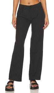 superdown Angie Low Rise Pant in Black - superdown - Pantalon Angie taille basse en noir - superdown Angie 黑色低腰裤 - superdown Angie Low Rise Hose in Schwarz - superdown Angie 로우 라이즈 팬츠 - Pantaloni superdown Angie a vita bassa in nero