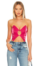 superdown Clara Cut Out Top in Pink - superdown - Haut découpé Clara en rose - superdown Clara 粉色镂空上衣 - superdown Clara Cut-Out-Top in Rosa - superdown 클라라 컷아웃 탑 - Top superdown Clara ritagliato in rosa