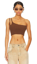 superdown Cropped Tank in Brown - Débardeur court superdown en marron - superdown 棕色短款背心 - Superdown Crop Tank in Braun - superdown 크롭 탱크탑 브라운 색상 - Canotta corta superdown in marrone