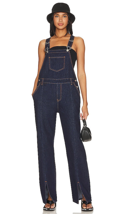 superdown Deanna Relaxed Overalls in Blue - superdown - Salopette décontractée Deanna en bleu - superdown Deanna 蓝色休闲工装裤 - superdown Deanna Relaxed Overall in Blau - superdown Deanna 릴렉스드 오버올 블루 색상 - superdown Salopette rilassata Deanna in blu