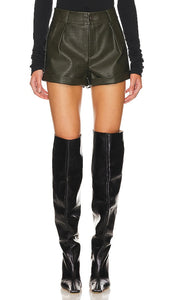 superdown Dominica Python Shorts in Olive - superdown Short Dominica Python en Olive - superdown 多米尼加橄榄色蟒蛇纹短裤 - superdown Dominica Python-Shorts in Oliv - superdown Dominica Python 반바지 올리브 색상 - Pantaloncini Dominica Python superdown in verde oliva